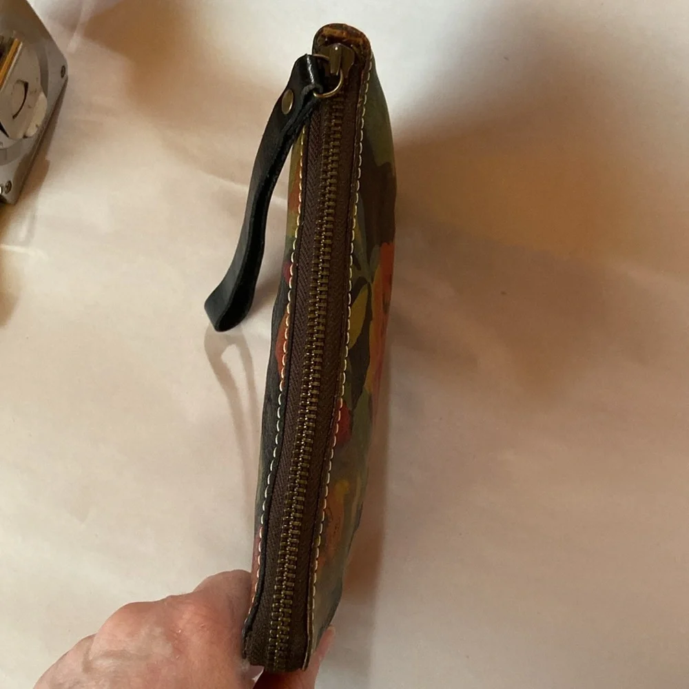 LOW START Patricia Nash EUC XL Wristlet/Clutch - Picture 13 of 13